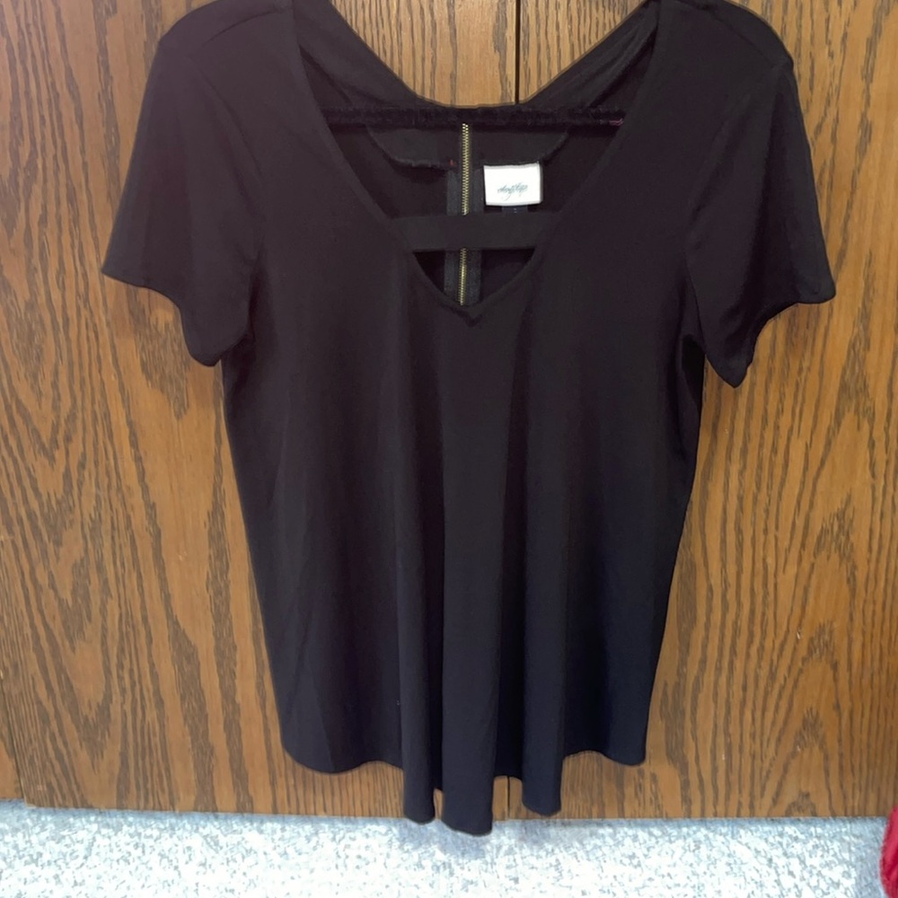 Daytrip Split neck V neck top - Picture 3 of 8